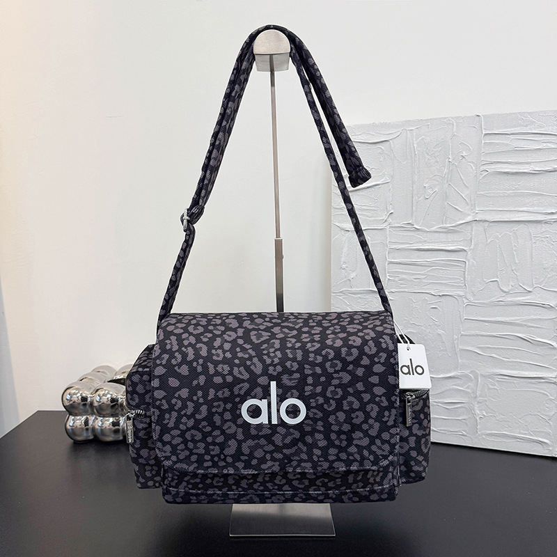 Taška cez rameno z plátna s leopardím vzorom, pre ženy, mestský štýl, vrecko na telefón a dokumenty, trojrozmerný dizajn, otváranie s krytom, polyesterová podšívka