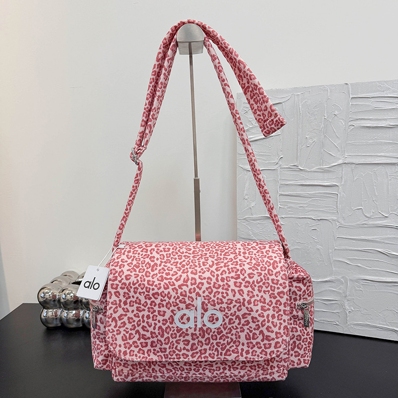 Taška cez rameno z plátna s leopardím vzorom, pre ženy, mestský štýl, vrecko na telefón a dokumenty, trojrozmerný dizajn, otváranie s krytom, polyesterová podšívka