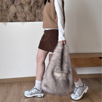 Plyšová taška cez rameno v ulicom štýle – nišový dizajn, roztomilá crossbody taška pre ženy, vysoká kvalita