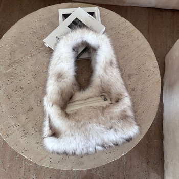 Plyšová taška cez rameno v ulicom štýle – nišový dizajn, roztomilá crossbody taška pre ženy, vysoká kvalita