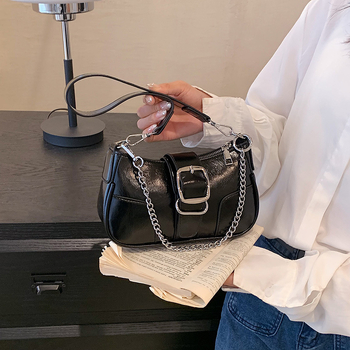 Torba za ramena s lancem, PU materijal, trodimenzionalni oblik, unutarnja pretinica za telefon, zatvaranje zipom