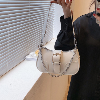 Torba za ramena s lancem, PU materijal, trodimenzionalni oblik, unutarnja pretinica za telefon, zatvaranje zipom