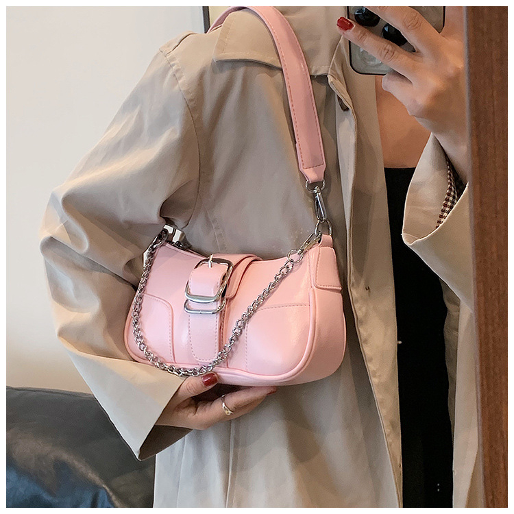 Torba za ramena s lancem, PU materijal, trodimenzionalni oblik, unutarnja pretinica za telefon, zatvaranje zipom