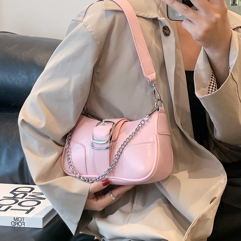 Torba za ramena s lancem, PU materijal, trodimenzionalni oblik, unutarnja pretinica za telefon, zatvaranje zipom