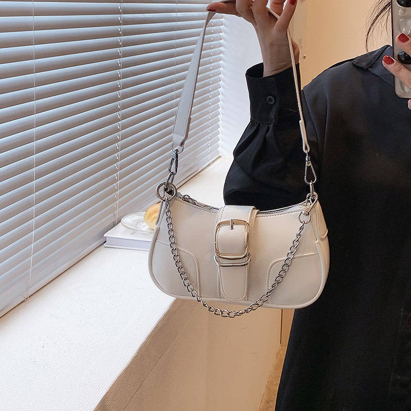 Torba za ramena s lancem, PU materijal, trodimenzionalni oblik, unutarnja pretinica za telefon, zatvaranje zipom