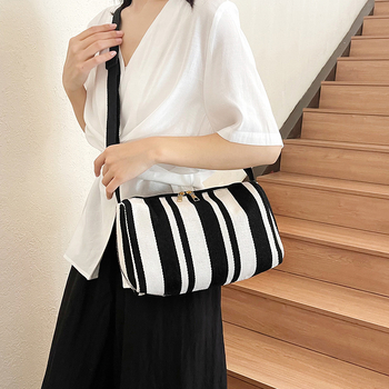 Dámska crossbody taška - plátená, trojdimenzný dizajn, zips, polyesterová podšívka, vnútorná kapsa na telefón