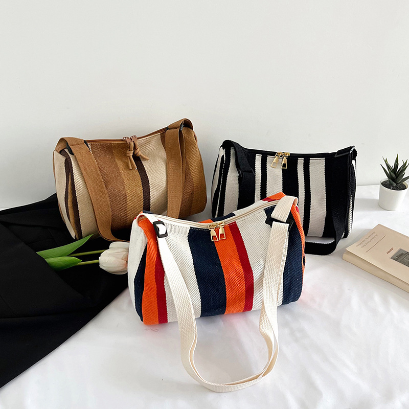 Dámska crossbody taška - plátená, trojdimenzný dizajn, zips, polyesterová podšívka, vnútorná kapsa na telefón