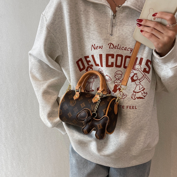 Crossbody taška cylindrického tvaru z PU, zips, vrecko na telefón, street style