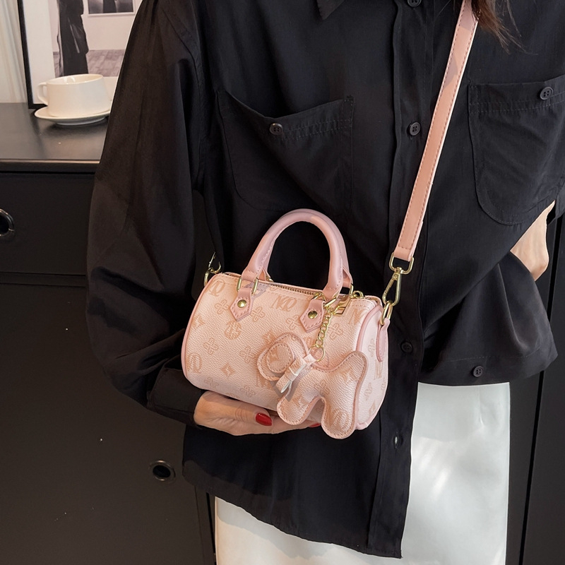 Crossbody taška cylindrického tvaru z PU, zips, vrecko na telefón, street style