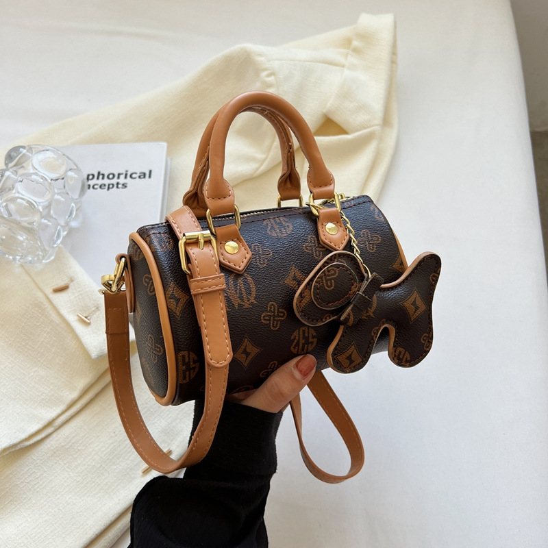 Crossbody taška cylindrického tvaru z PU, zips, vrecko na telefón, street style