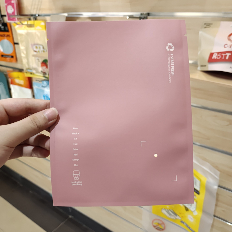 Torba za pakiranje donjeg rublja i čarapa s trostranim zatvaranjem, od kompozitnog kraft papira, vakuumski zatvorena