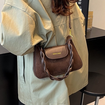 Dámska crossbody taška | semiš, horizontálne štvorcový tvar, zapínanie na zips; vnútorné priehradky: zipsová kapsa, kapsa na telefón, kapsa na dokumenty; podšívka polyester