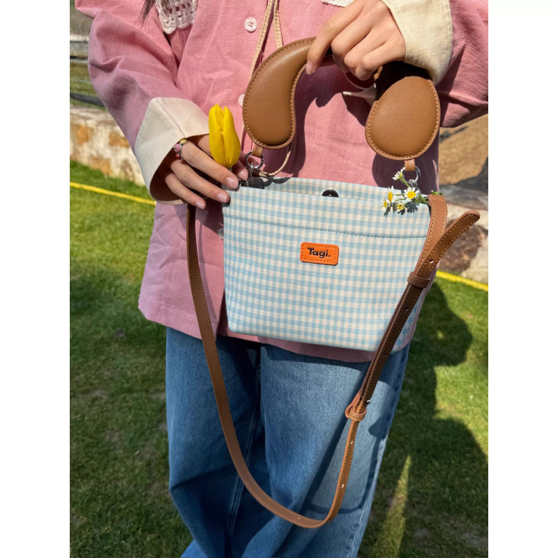 Geantă crossbody cu curea reglabilă   simplitate urbană, poliester, formă pătrată orizontală, închidere magnetică, buzunar intern pentru telefon