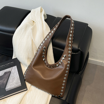 Geantă bucket din PU pentru subraț, închidere magnetică, căptușeală din poliester, buzunar interior cu fermoar