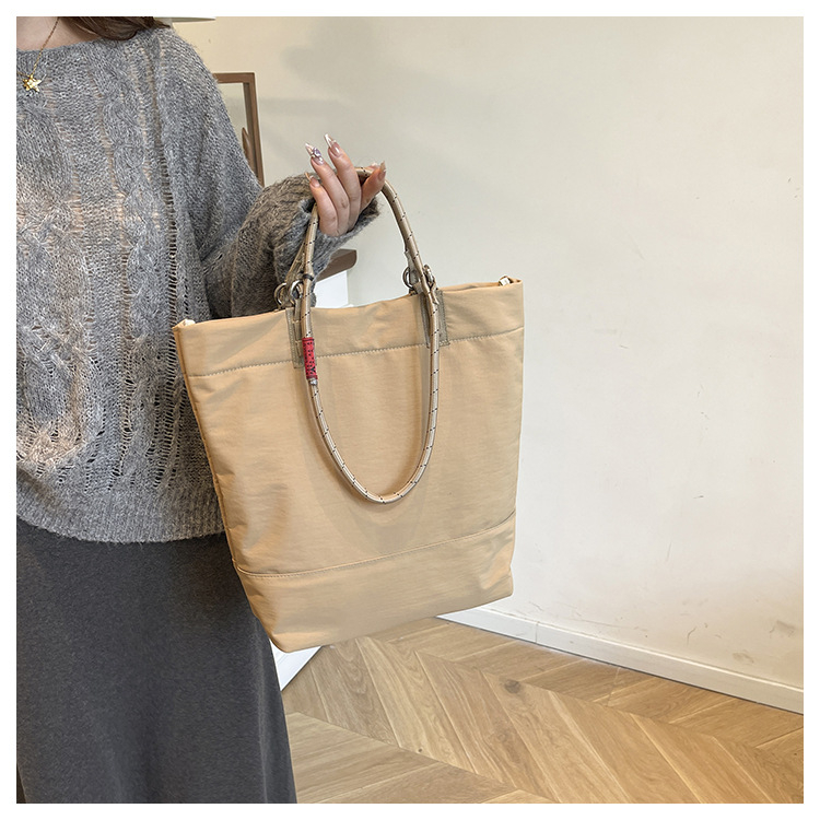 Geantă Tote din pânză, formă verticală pătrată, deschidere cu fermoar, buzunar interior cu fermoar, bretele duble