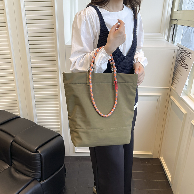 Geantă Tote din pânză, formă verticală pătrată, deschidere cu fermoar, buzunar interior cu fermoar, bretele duble