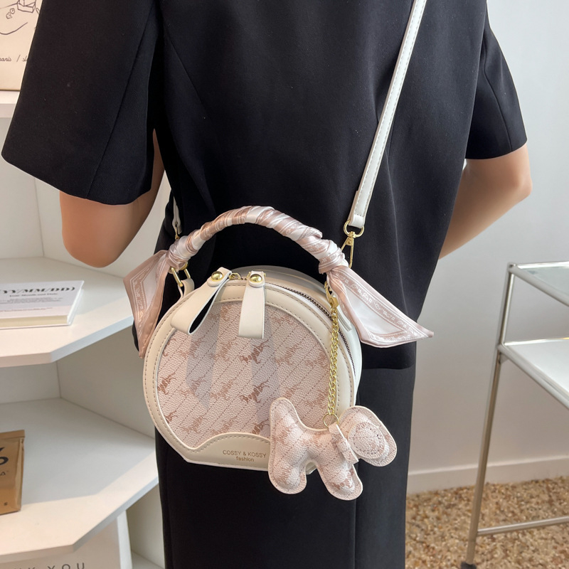 PU anyagú kerek crossbody táska cipzárral, belső telefonzseb, PU bélés, egy vállpánt, tavasz 2025