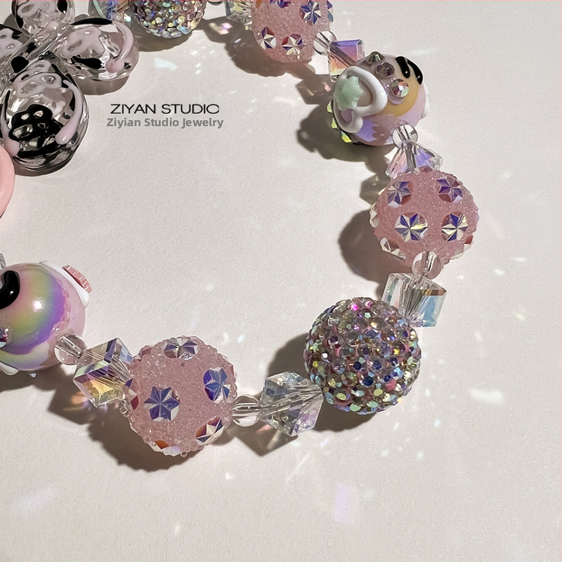 Akrýlný príves na telefón s motívom motýľa – ručne vyrobené korálky, dekoratívny doplnok k telefónu, balené jednotlivo