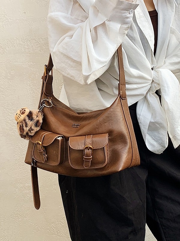 Dellon PU – podpažová taška – mestský minimalistický štýl, horizontálny štvorcový tvar, zapínanie na zips, vnútorný laminovaný kapsa so zipsom