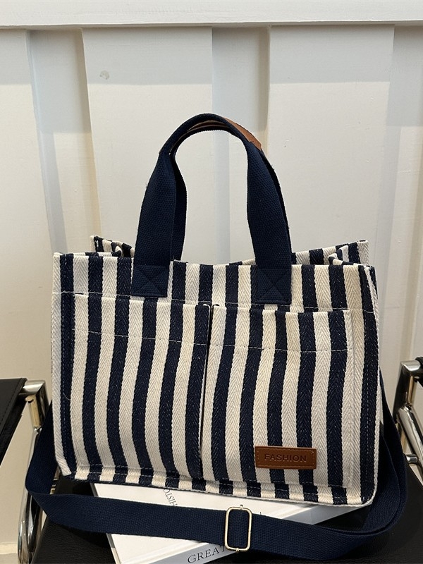 Prúžkovaná plátená taška, ulicový štýl, magnetické zapínanie, horizontálny štvorcový tvar, vnútorná kapsa na telefón