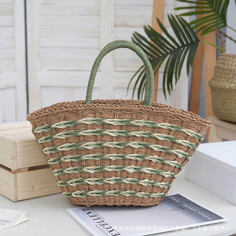 Slamená tote taška, pletený dizajn, zipsové zapínanie, vnútorné vrecká pre telefón a ID, horizontálny štvorcový tvar, mestský štýl