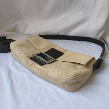 Taška cez rameno s klapkou, prvotriedna hovädzia koža, vnútorná kapsa na zips, dvojité remene, podšívka z polyesteru-bavlny