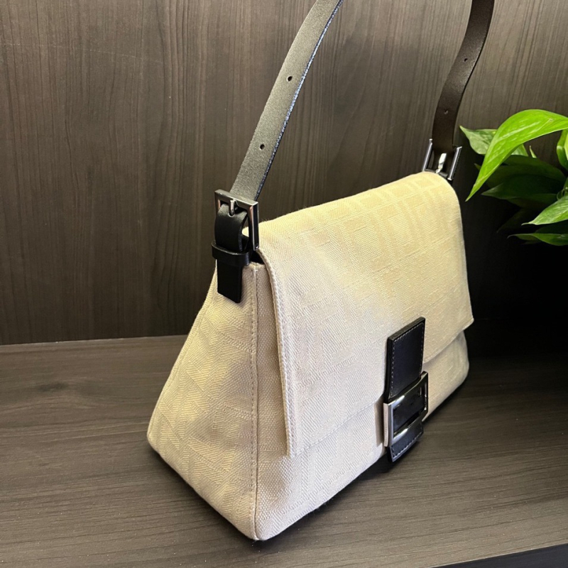 Taška cez rameno s klapkou, prvotriedna hovädzia koža, vnútorná kapsa na zips, dvojité remene, podšívka z polyesteru-bavlny