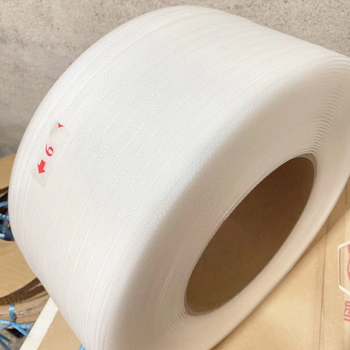 Ekološki PP traka za pakiranje, snaga na naprezanje 100 kg, debljina 0,5–0,8 mm, duljina role do 7000 m.