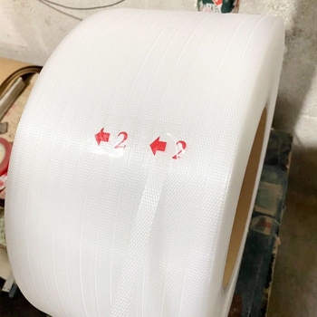 Ekološki PP traka za pakiranje, snaga na naprezanje 100 kg, debljina 0,5–0,8 mm, duljina role do 7000 m.