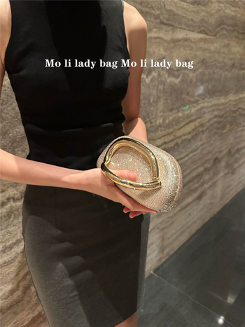 Női strasszos dobozklutch – retro stílusú, elegáns estélyi táska