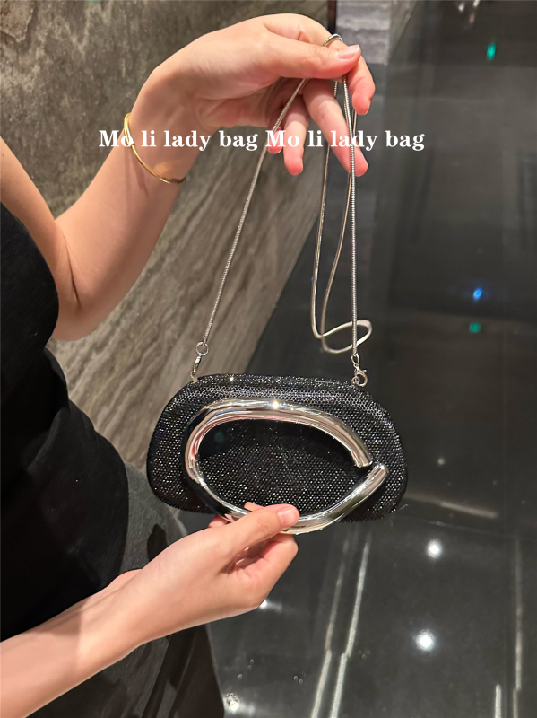 Női strasszos dobozklutch – retro stílusú, elegáns estélyi táska