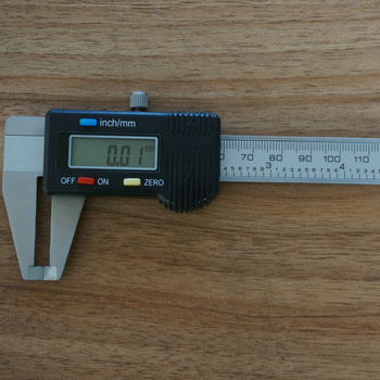 Șubler digital 0-60 mm, canelură externă, afișaj electronic