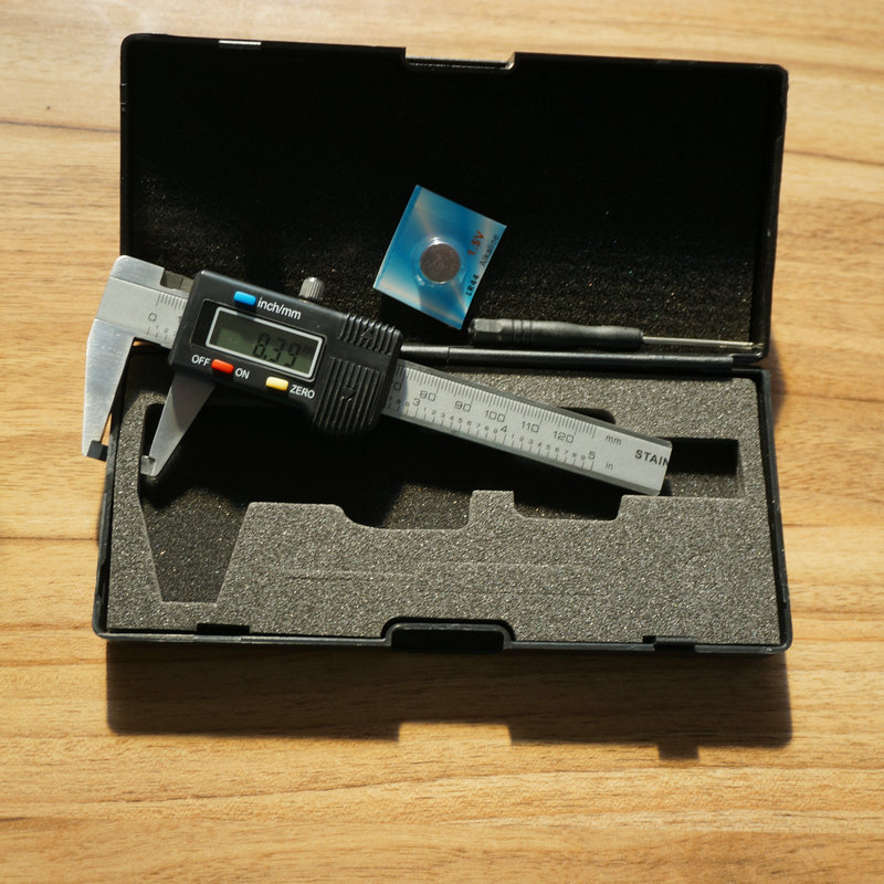 Șubler digital 0-60 mm, canelură externă, afișaj electronic