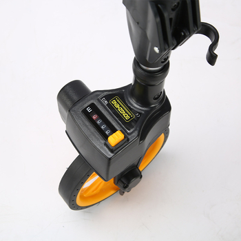 Ručni mehanički daljinomjer s kočnim mehanizmom, domet do 9999 m, točnost 99%, masa 1650 g