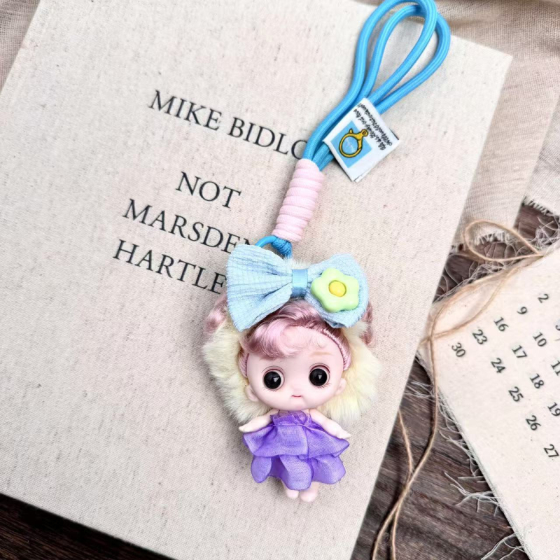 Breloc 3D în formă de păpușă desen animat, cu fundă mare pe cap, din plastic/ rășină, placare electrolitică, Primăvara 2024