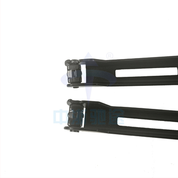 Priekšējais tīrītāja armu Audi A4 B6 - 8E1955407C/8E1955408C, vienas rokas, 90° leņķis, 24V, dzelzs un alumīnijs