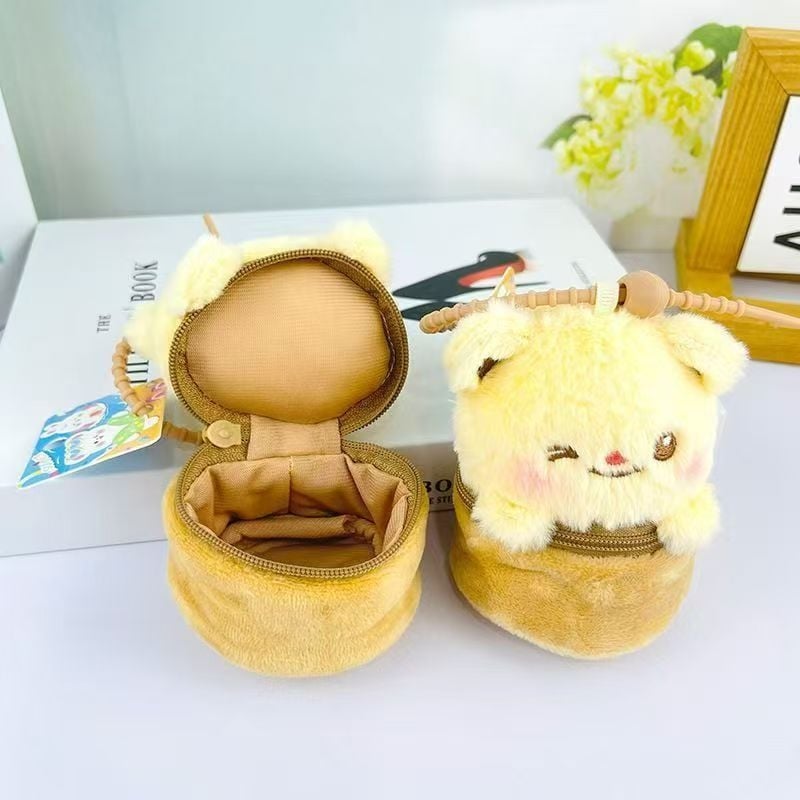 Λούτρινο Panda-Style κουκλάκι με κοντό βελούδινο ύφασμα, γέμισμα PP βαμβάκι, πολυλειτουργικός συνδετήρας κλειδιού και θήκη για κέρματα — κατάλληλο για ηλικίες 7–14.