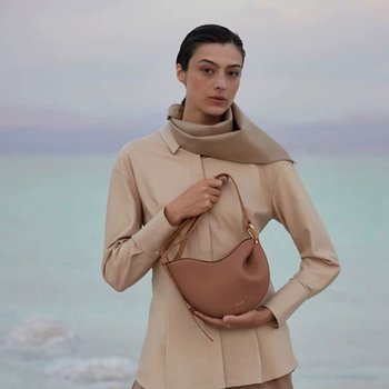 Polen Tonca geantă crossbody din piele naturală, textură lychee, formă de scoică, închidere magnetică, căptușeală din piele sintetică