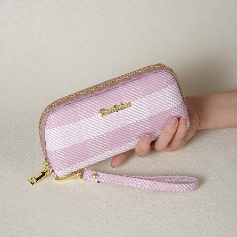 PU bőrhatású clutch táska, shell stílus, cipzárral nyíló, belső zsegek telefonhoz és dokumentumokhoz, poliészter bélés