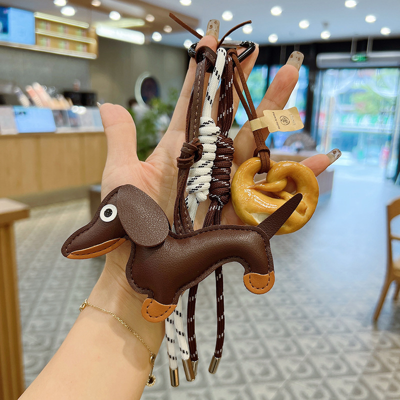 Kožni ključni lanac s dizajnom Dachshund, ručno pleteni užetni uzorak, Insta stil