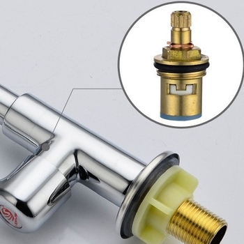 Kuhinjska slavina s bakrenim tijelom i potpuno bakrenim jezgrom ventila, model YC-01-02-03, tlak 0.8–1.2 MPa, 0–90°C, elektroplatinirani završetak