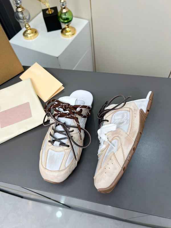 Nothing дамски мюли с закрити пръсти, кожена горна част, гумена подметка, подплата от овча кожа