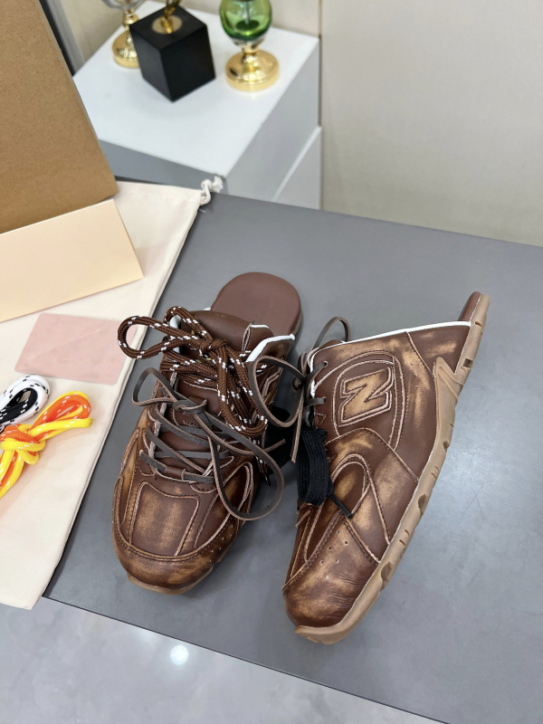 Nothing дамски мюли с закрити пръсти, кожена горна част, гумена подметка, подплата от овча кожа