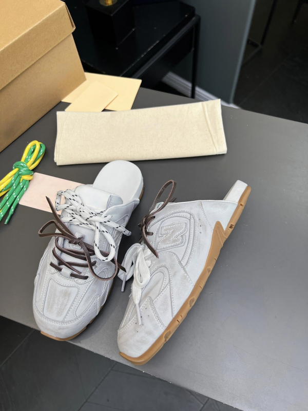 Nothing дамски мюли с закрити пръсти, кожена горна част, гумена подметка, подплата от овча кожа