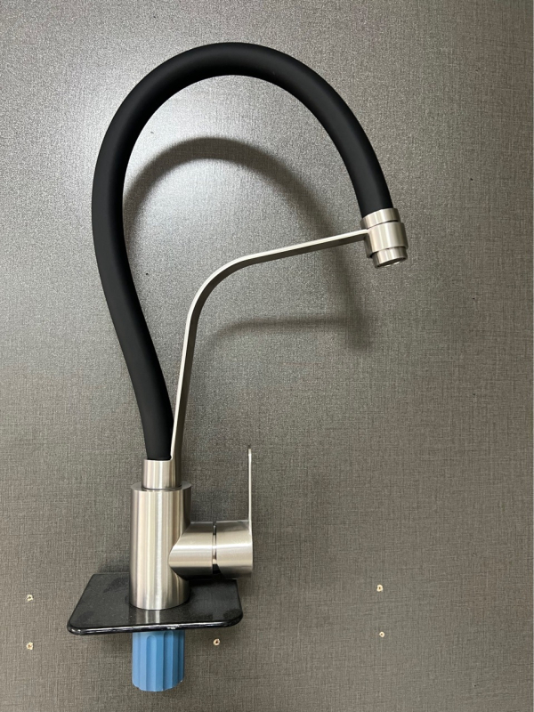 Kuhinjski miješac od nehrđajućeg čelika s brushed završnom obradom, keramički disk ventila, promjer ulaza/izlaza 4 mm, promjer sjedišta ventila 35 mm