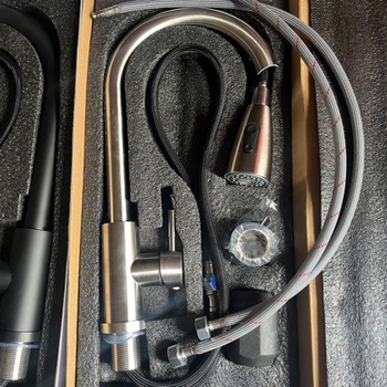 Robinet de bucătărie din oțel inoxidabil cu duș retractabil | cartuș ceramic | suprafață periată | Ø3.3 mm intrare/ieșire