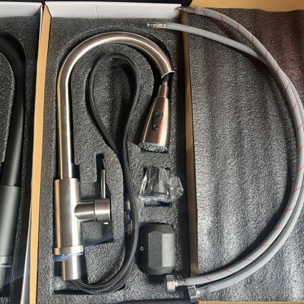 Robinet de bucătărie din oțel inoxidabil cu duș retractabil | cartuș ceramic | suprafață periată | Ø3.3 mm intrare/ieșire