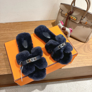 Дамски чехли с горна част от заешка козина, кожена вътрешност, гумена подметка, плоска подметка, 0–3 cm