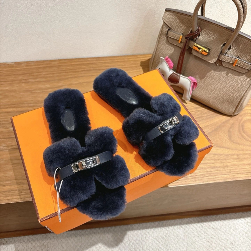 Дамски чехли с горна част от заешка козина, кожена вътрешност, гумена подметка, плоска подметка, 0–3 cm