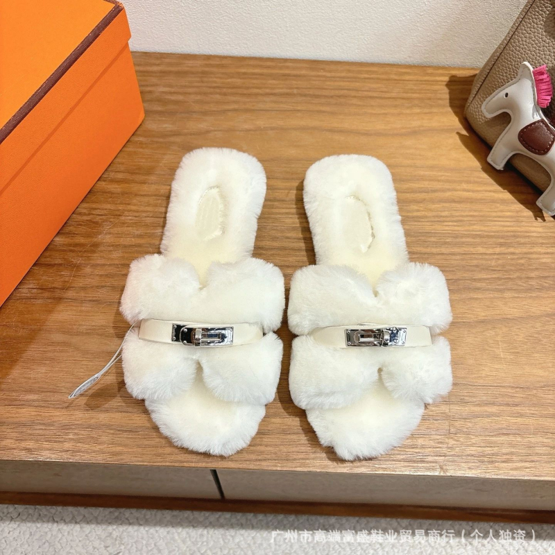 Дамски чехли с горна част от заешка козина, кожена вътрешност, гумена подметка, плоска подметка, 0–3 cm